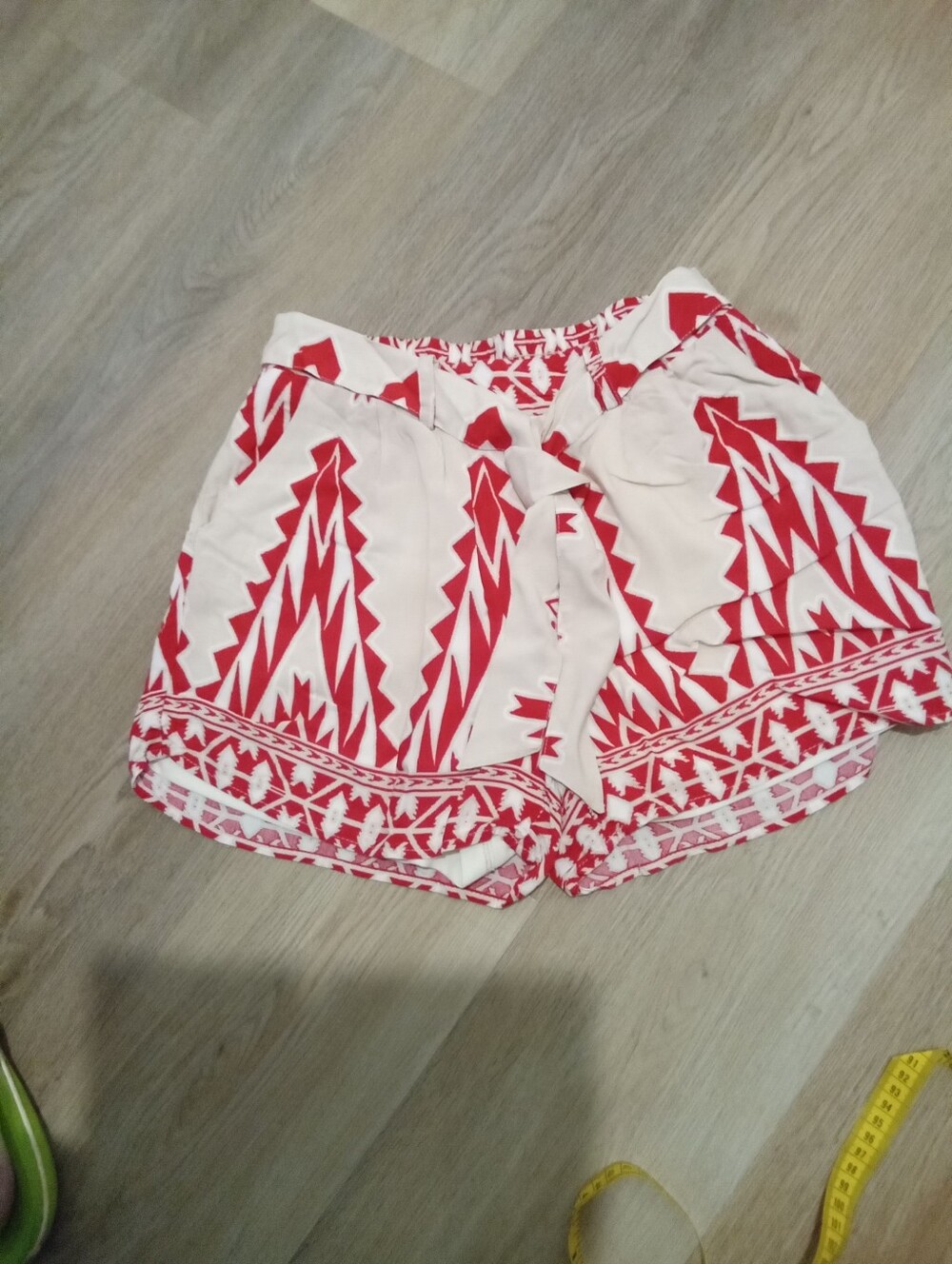Riley & James Size S Cream and Red Aztec Print Lined Shorts
